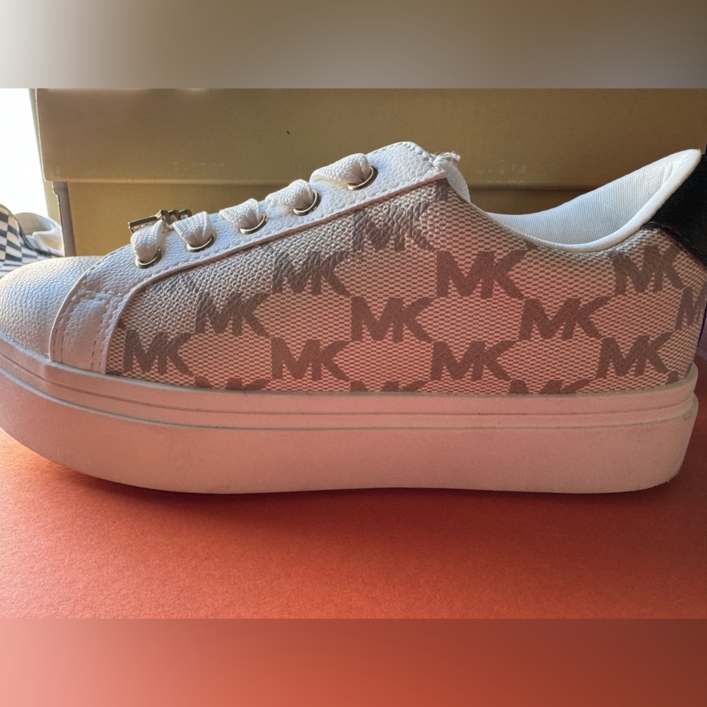Girls originalal MK shoes